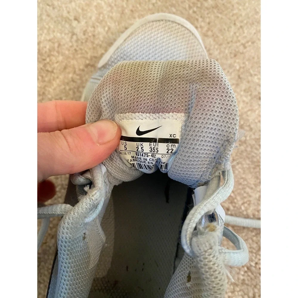 Womens Nike vapor court tennis pickleball athletic light blue shoes size 5 $115